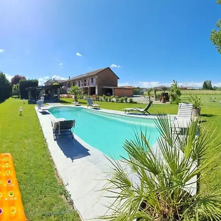 Апартаменты Casale Del Miglio